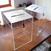  Cutii personalizate pentru donatii din plexiglas